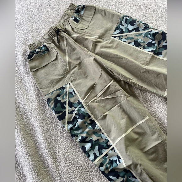 Like New! ASOS DESIGN Camo Pants Festival Parachute Shell Windbreaker Street -10 - Picture 7 of 14